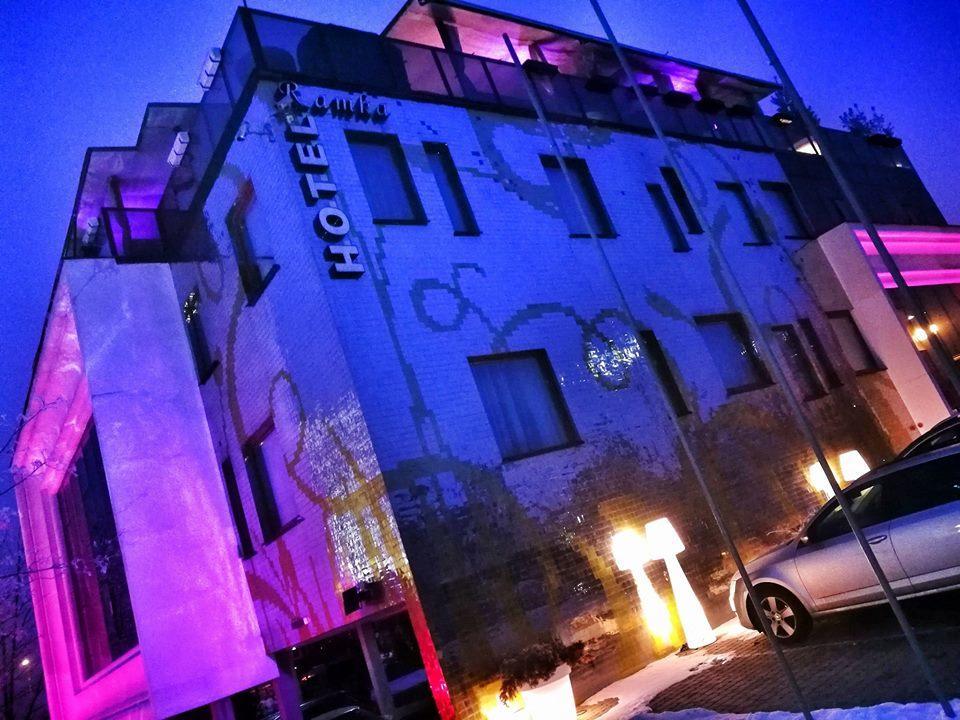 بوزنان Hotel Ramka & Restaurant & Wine Bar المظهر الخارجي الصورة